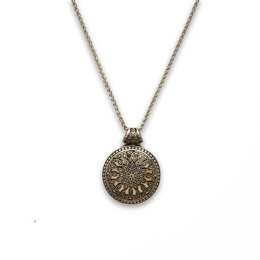 18 inch Zinc Alloy Burnish Silver Tone Circle Flower Necklace